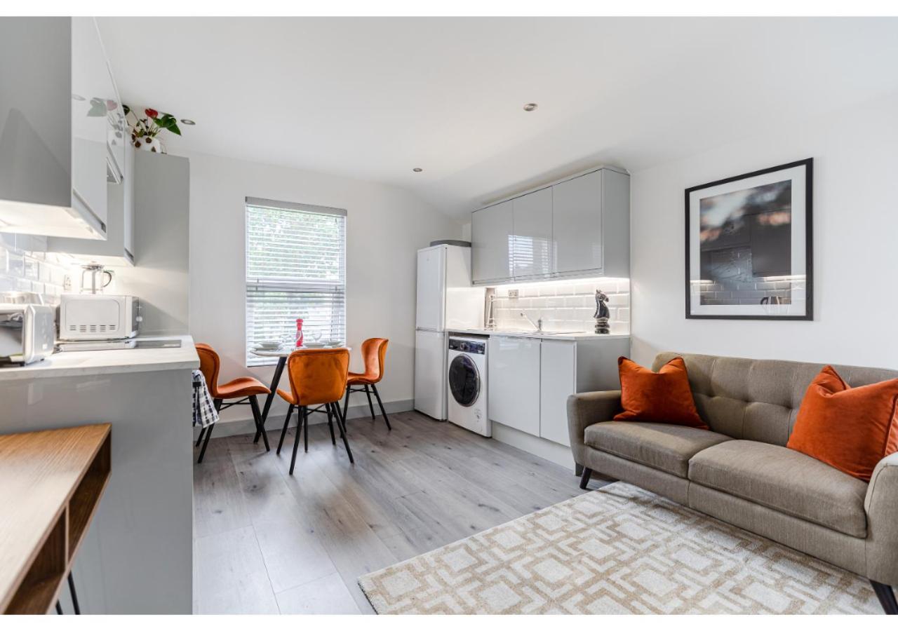 Cozy And Stylish 2 Bedroom Flat In Greater London Exterior foto