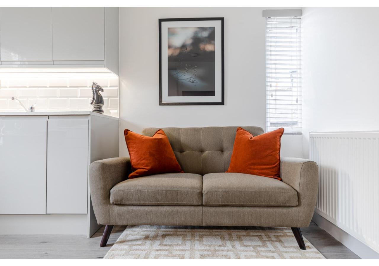 Cozy And Stylish 2 Bedroom Flat In Greater London Exterior foto