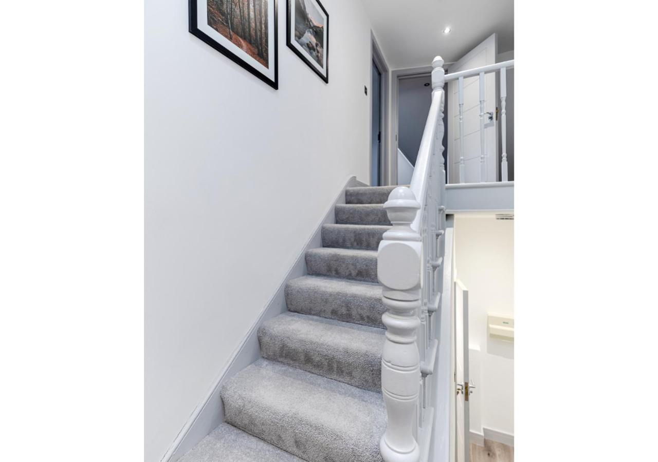 Cozy And Stylish 2 Bedroom Flat In Greater London Exterior foto